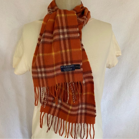 Burberry pure cashmere narrow fringed scarf in EUC. Unisex - Picture 3 of 5